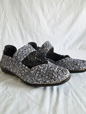 Bernie Mev Shoes Women's Black and White Woven Mary Jane Flats - 6(EU 37)